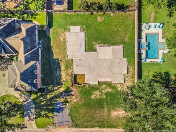 4104 Honors Dr, Lake Charles, LA 70605