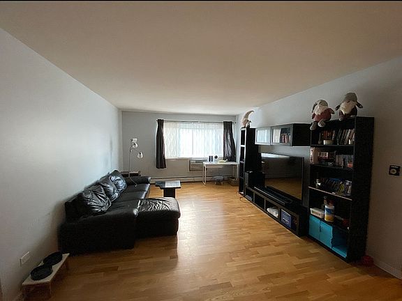 2nd image of 5348 N Cumberland Ave APT 200