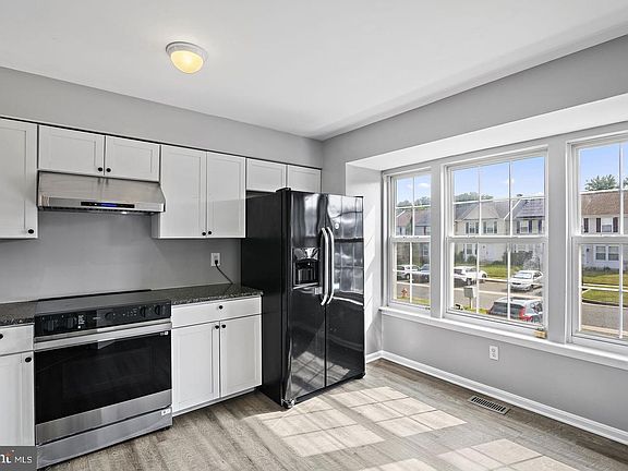 4th image of 50 Parkhill Pl