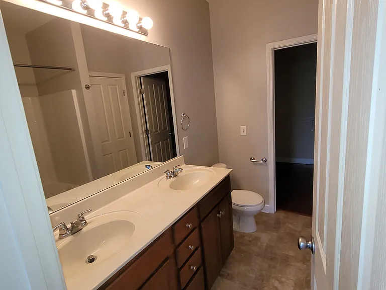 545 Griffin Cir — Photo 12