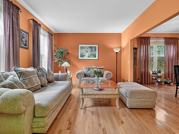 4th image of 531 Springwood Ave