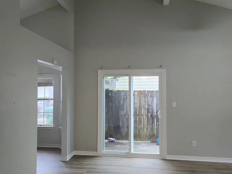 1917 Heartland Dr — Photo 5