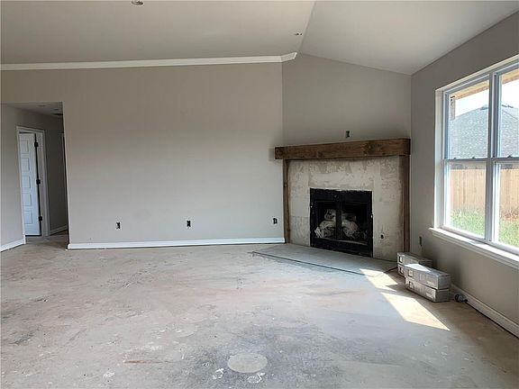5th image of 3812 Wiltshire Dr