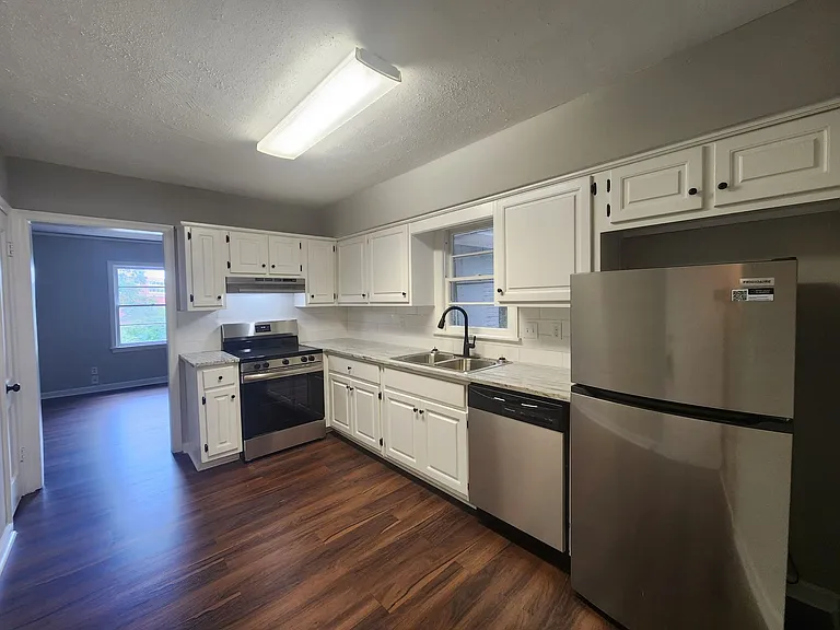 4117 Lake Dr — Photo 6