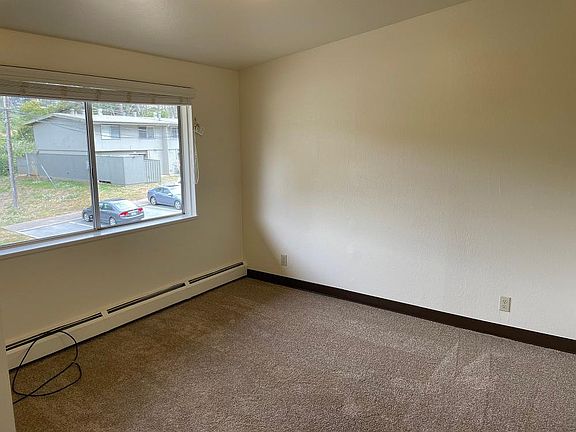 2nd image of 862 Macarthur Ave #B