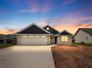 2572 Willow Ct, Green Bay, WI 54311