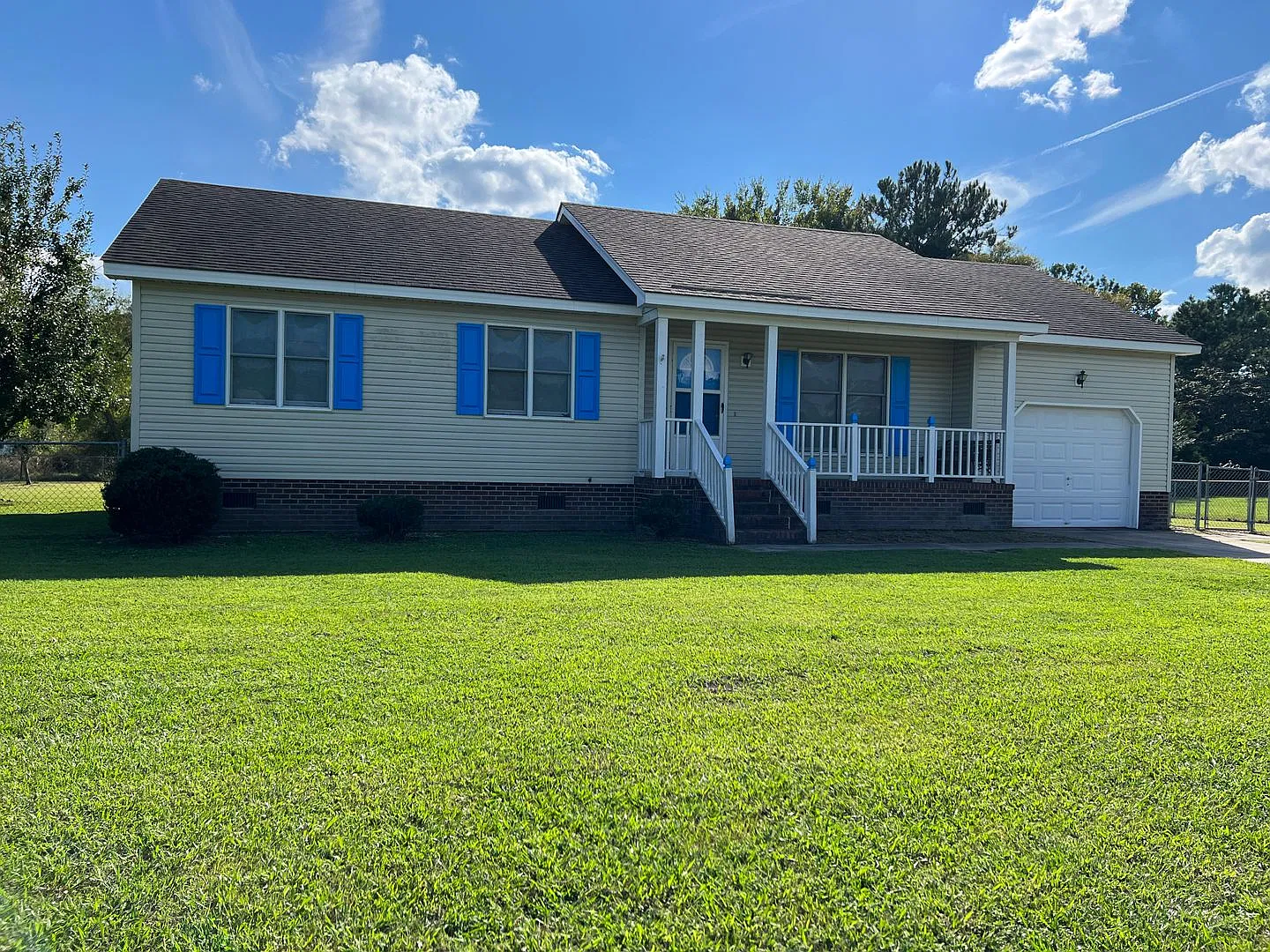 120 North Banks Drive — Photo 1