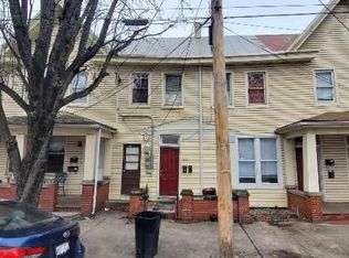 321/323/325 S Queen St, Martinsburg, WV
