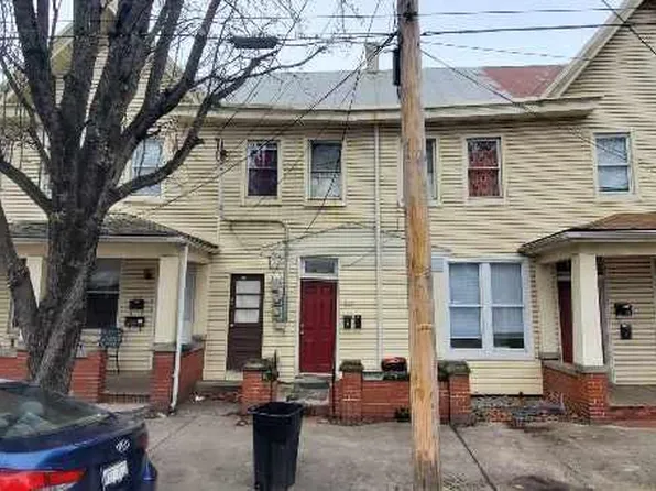 321/323/325 S Queen St, Martinsburg, WV 25401