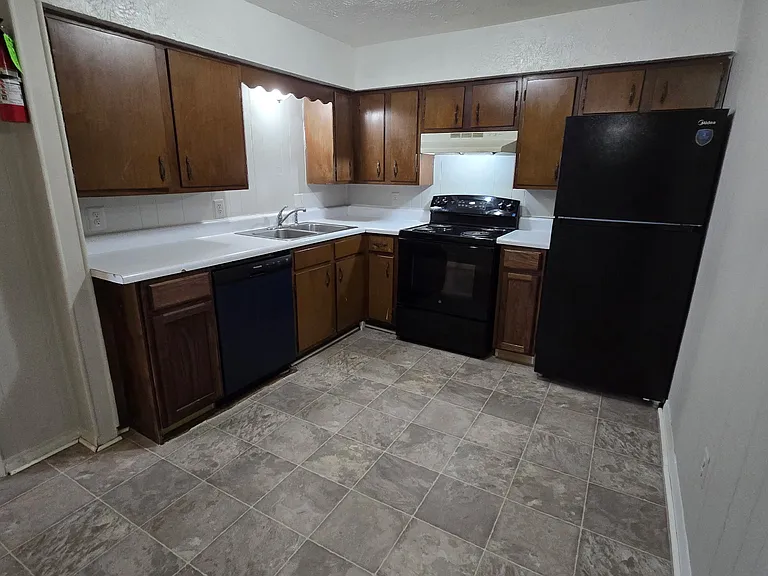506 Lakeside St #C — Photo 1