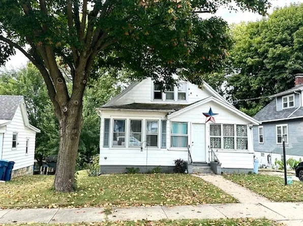 511 Crawford Ave, Dixon, IL 61021