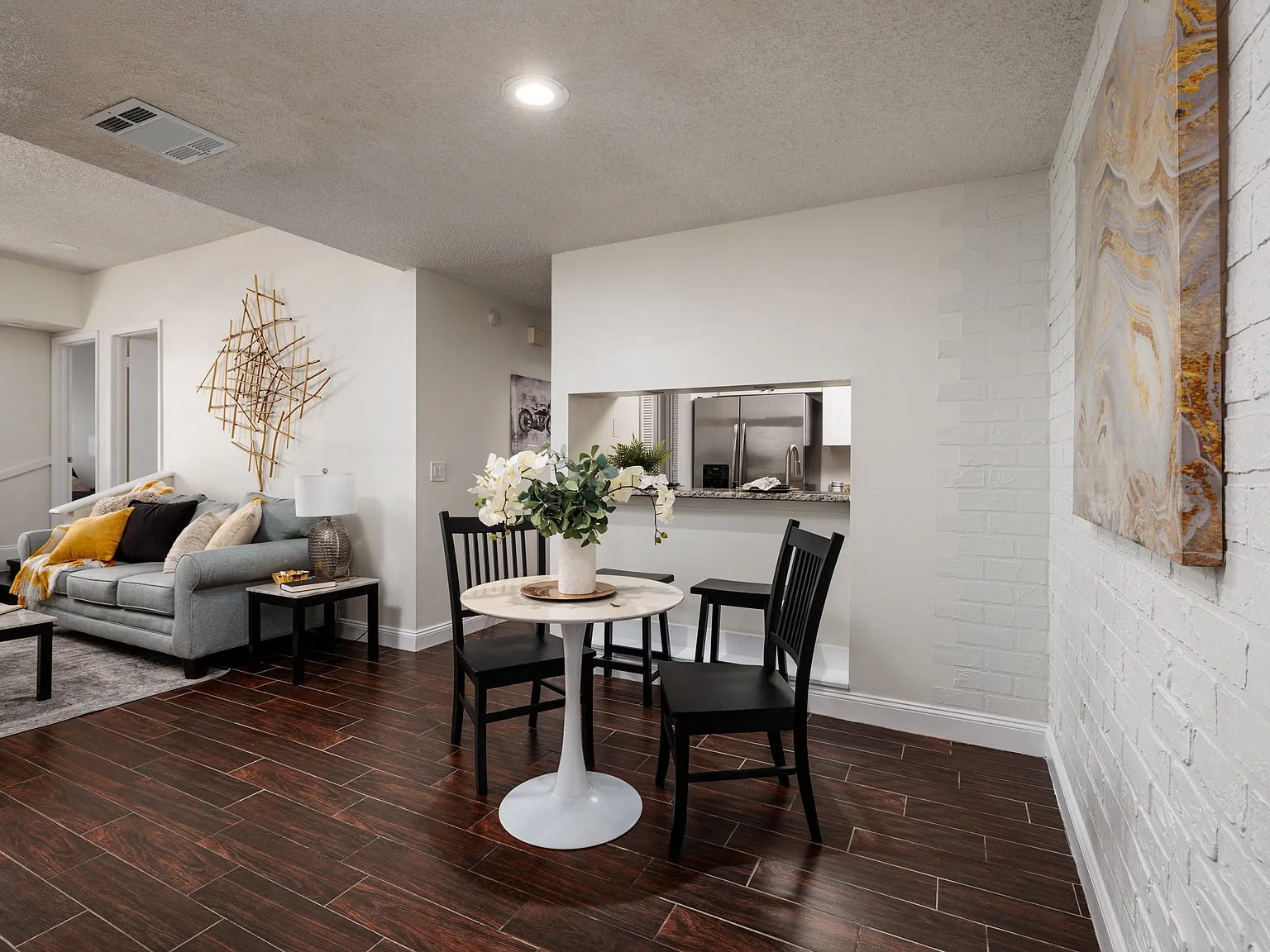 2 bed, 844 sqft, $2,000 — Photo 3