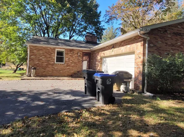 36 Oak Park Ave, Carlisle, PA 17015