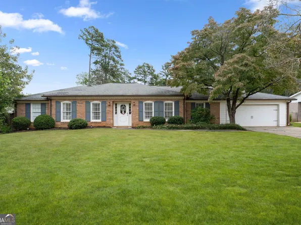 1095 Tuxedo Dr, Roswell, GA 30075