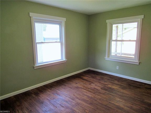 4th image of 1223 Iona Ave