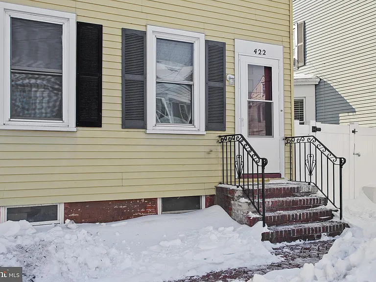 422 Prince St — Photo 3