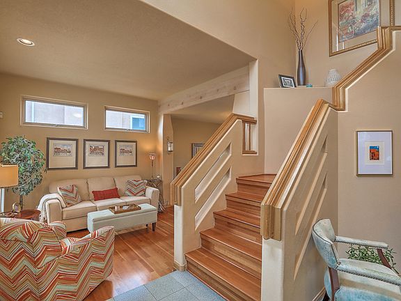 4th image of 12117 Hickory Ct NE