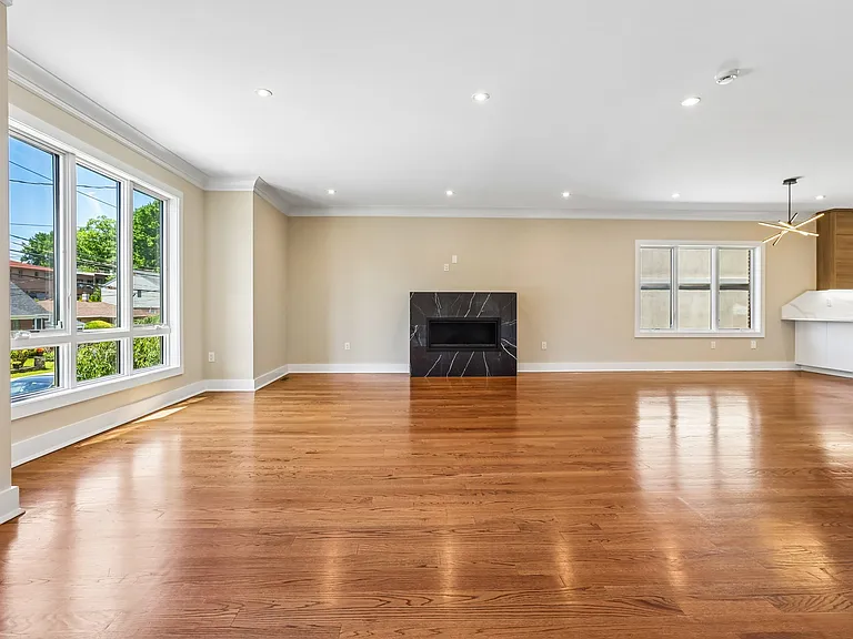 211 Warwick Ave #1 — Photo 10