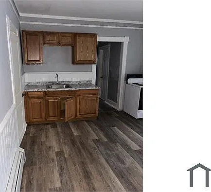 4 bed, $2,300 — Photo 1