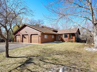 2077 Austin Cir, Shakopee, MN 55379