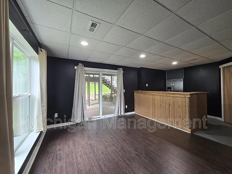684 Glenlivet St — Photo 32