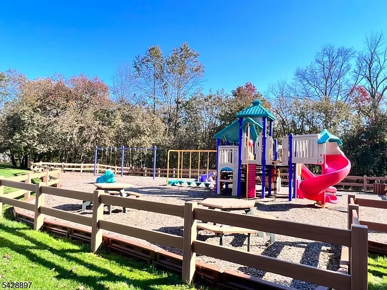 4001 Riddle Ct — Photo 17