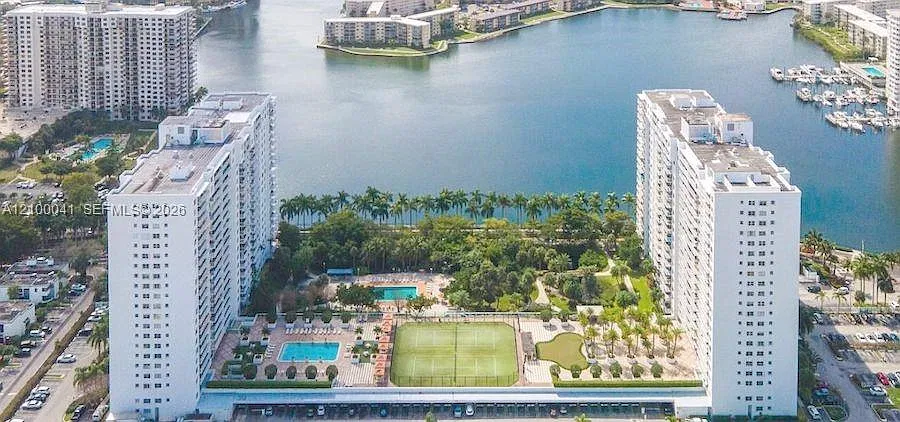 Admirals Port Condo West — Photo 2