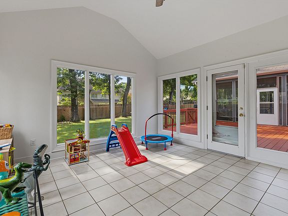 4th image of 3426 Beaver Run Dr