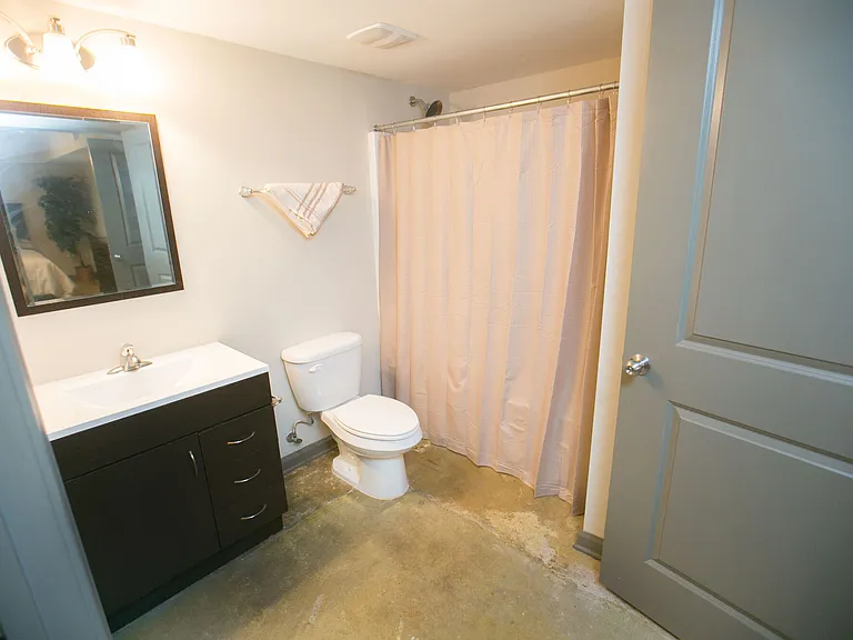 547 S Perry St — Photo 13
