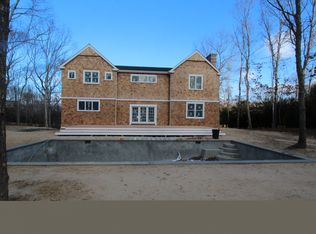 102 Middle Line Hwy, Southampton, NY 11968