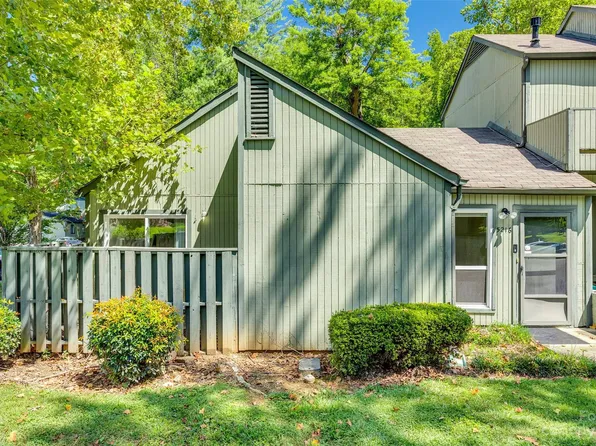5216 Farm Pond Ln, Charlotte, NC 28212