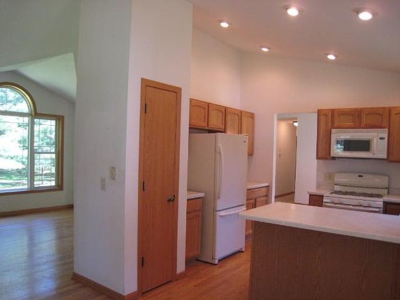 5th image of 8756 Hastings St NE