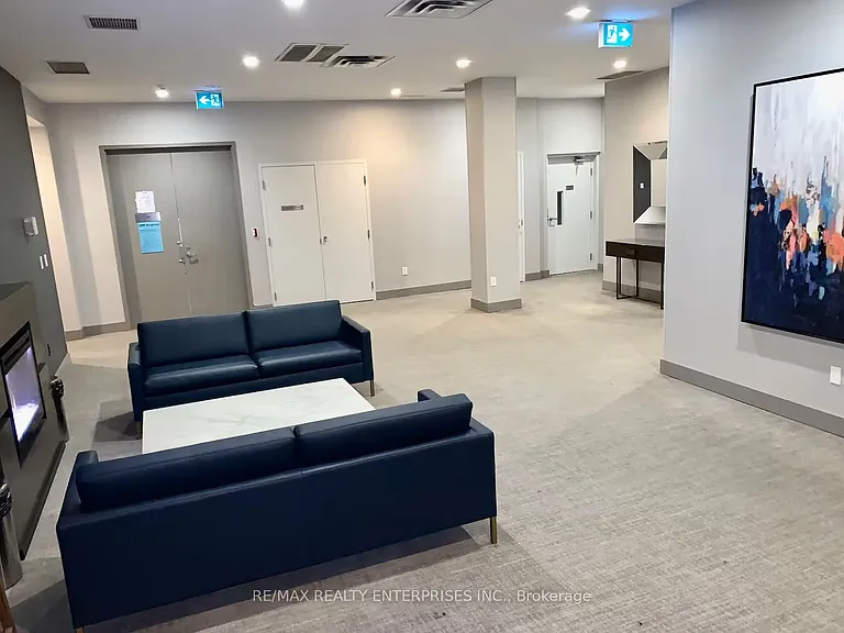 250 Wellington St W #1435 — Photo 35