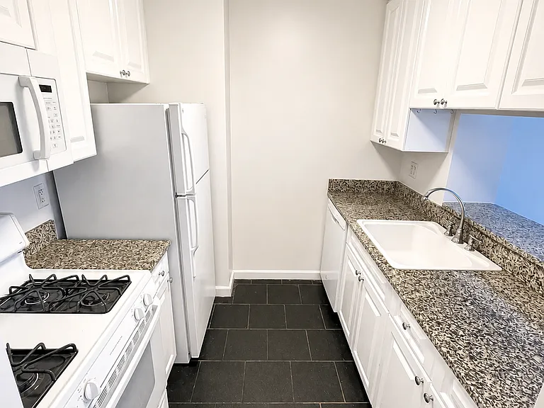 401 W 22nd St #7A — Photo 9