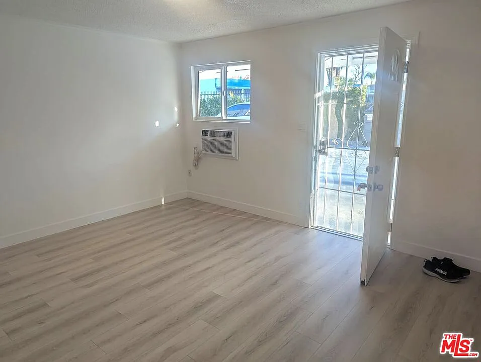 Studio, 1.0 bath, 475 sqft, $1,525 — Photo 3