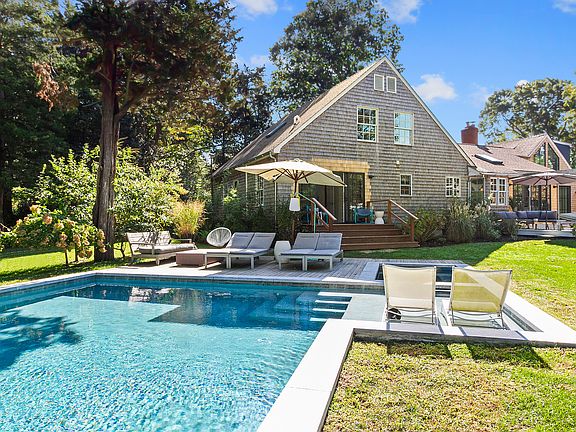 3rd image of 15 Beach Plum Rd