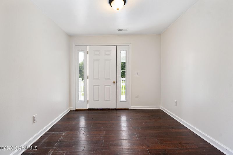 3rd image of 52 Guideboard Road