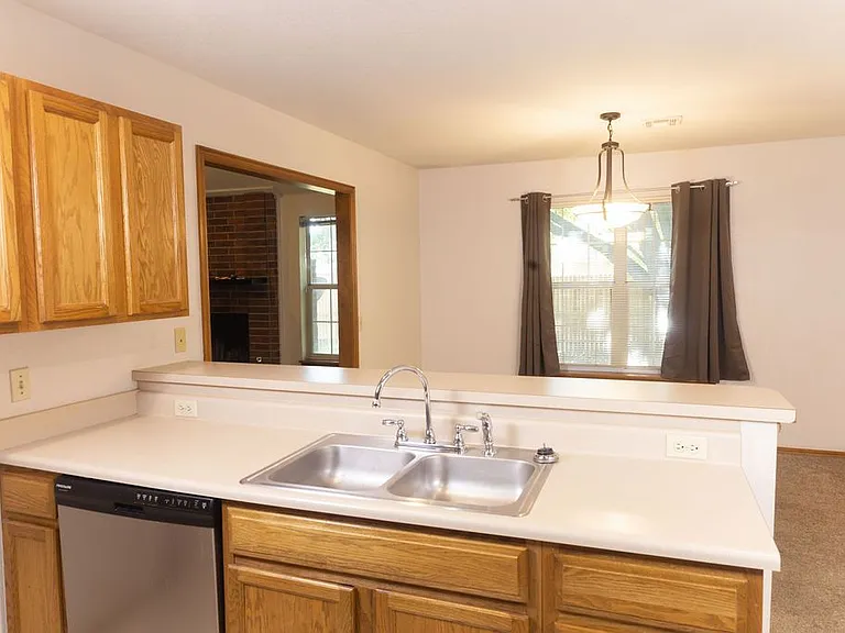 304 Eccell Ct — Photo 5