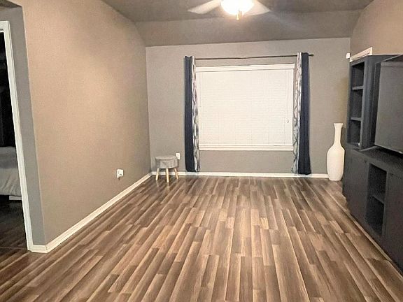 3rd image of 304 Saunders Dr