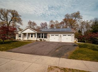 40 McCormick Ln, Middletown, CT 06457