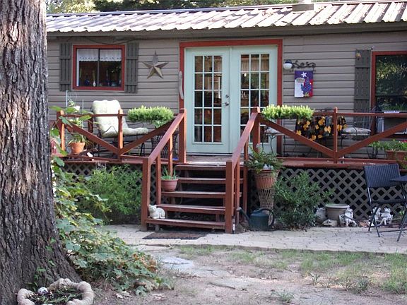 2nd image of 121 E Elm Dr