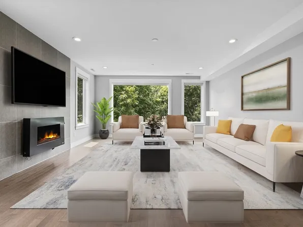 202 Rawson Rd #Penthouse 3, Brookline, MA 02445