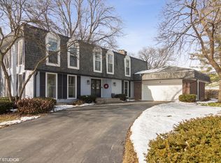 6 Burning Tree Rd, Rolling Meadows, IL 60008