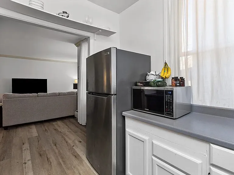 225 E Swissvale Ave #3 — Photo 4