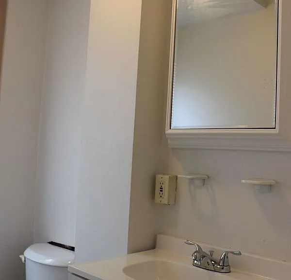 530 N Douglas St — Photo 14