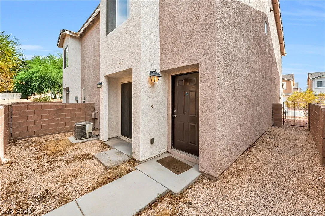 3 bed, 3.5 bath, 1435 sqft, $1,700 — Photo 3