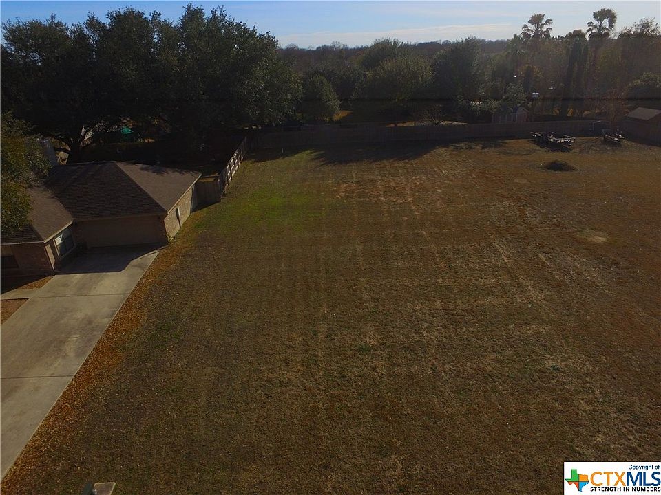 1st image of 13 Woodlake Dr