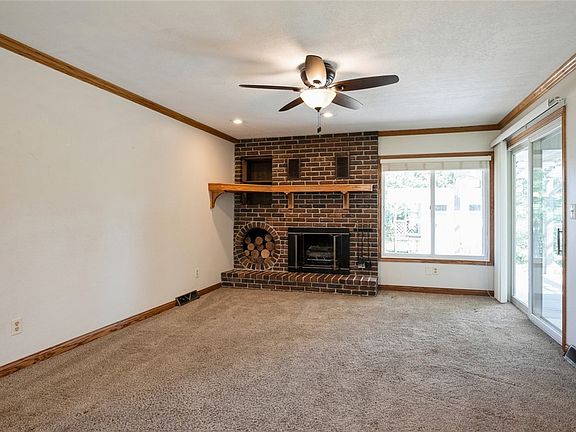 5th image of 310 E Plainview Ave
