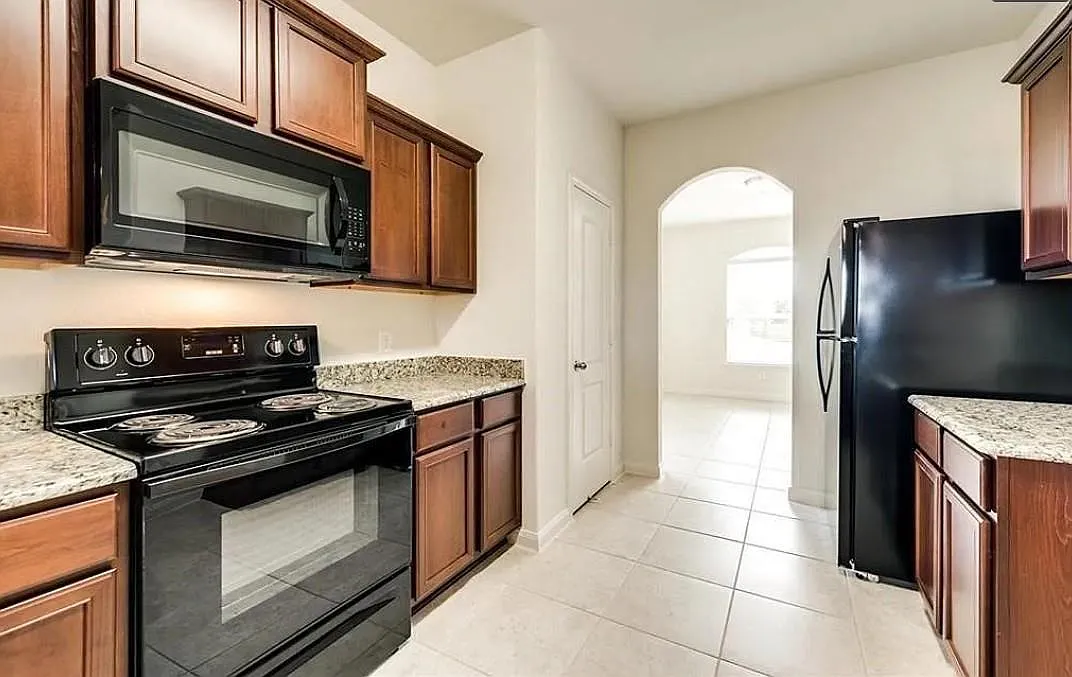 3 bed, 1608 sqft, $1,895 — Photo 4