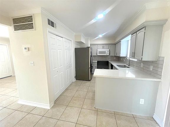 2nd image of 1221 Cedar Post Ln APT 4D